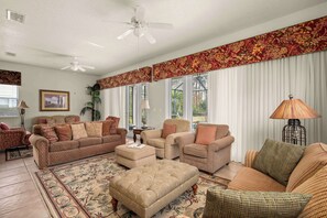 TV, video games, table football, offices - 5BR home w private heated pool (Kissimmee)
