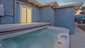 Tina de hidromasaje al aire libre