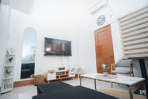 Living area - Woodlands Condotel (Bulan)