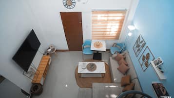 Deluxe Studio, Kitchen | Living area