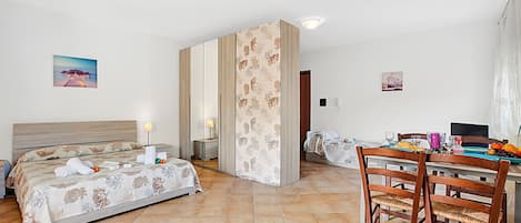 WiFi, bed sheets