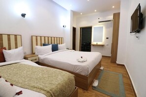 Quarto triplo luxo, vista para o pátio