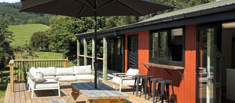 Secluded, Relaxing 4-bedroom farmhouse in peaceful Ōrere