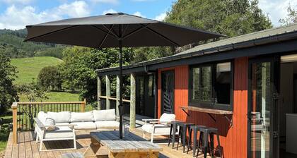 Secluded, Relaxing 4-bedroom farmhouse in peaceful Ōrere