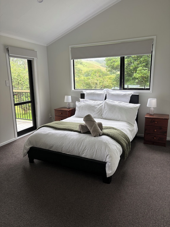 Secluded, Relaxing 4-bedroom Farmhouse In Peaceful ōRere - Auckland