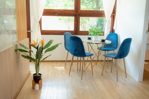 Dining - Spacious 4BR Home with Private Pool – Ekkamai, Bangkok (Krung Thep Maha Nakhon)