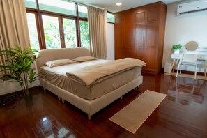 Room - Spacious 4BR Home with Private Pool – Ekkamai, Bangkok (Krung Thep Maha Nakhon)