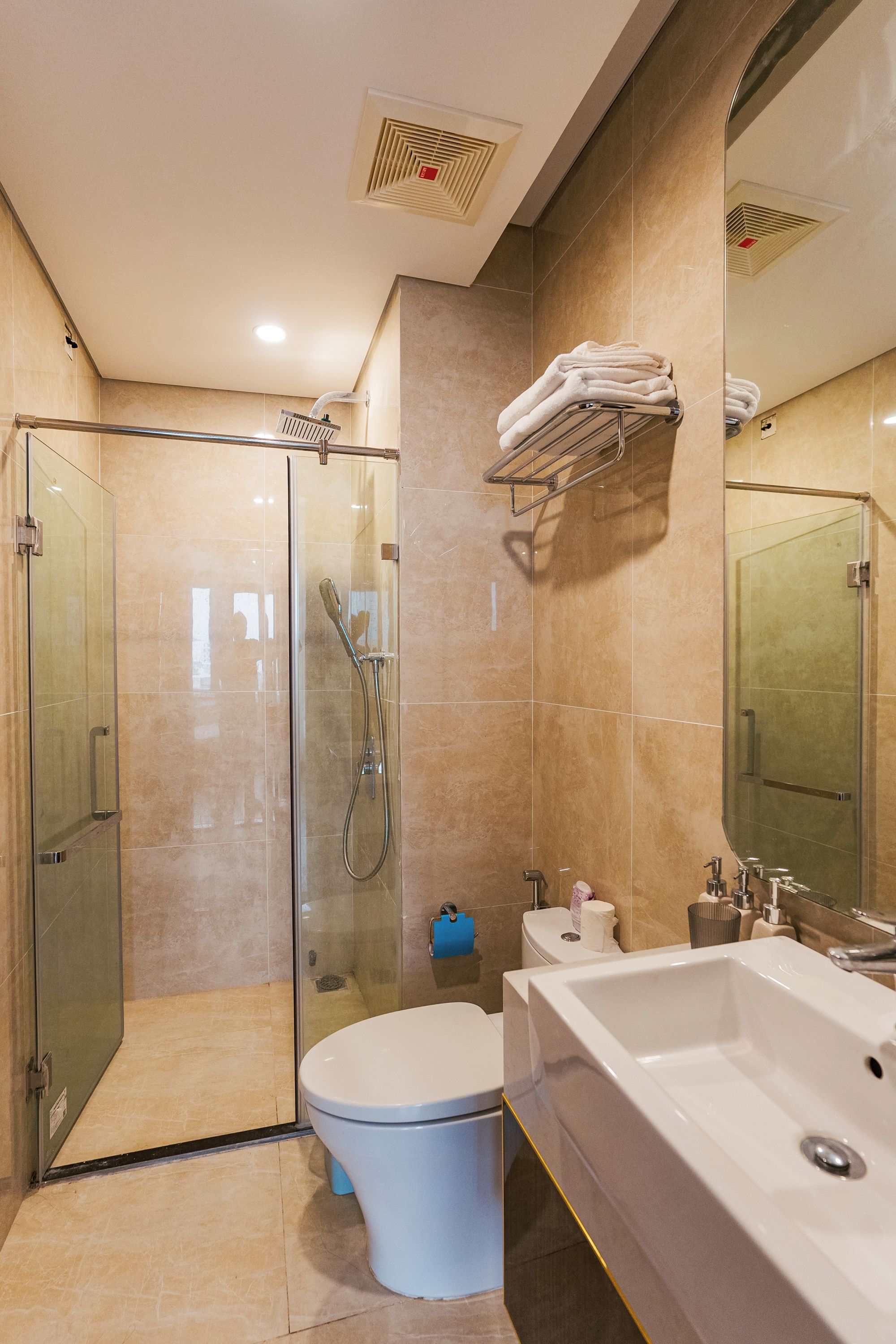 Family Apartment, Balcony, City View | Bathroom