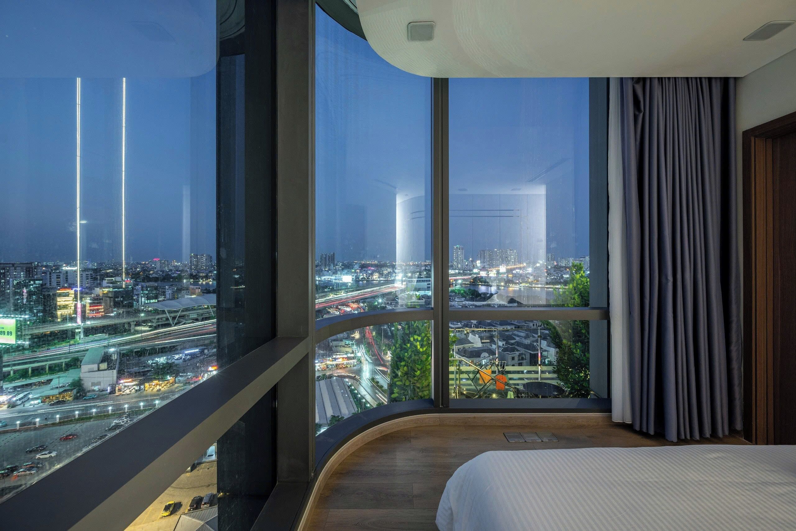 Deluxe Apartment, 2 Bedrooms, Balcony, City View | Premium bedding, Select Comfort beds, free minibar items, in-room safe