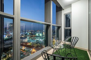 Deluxe Apartment, 2 Bedrooms, Balcony, City View | Outdoor dining - LANDMARK 81 Signature Residence (Binh Thanh)