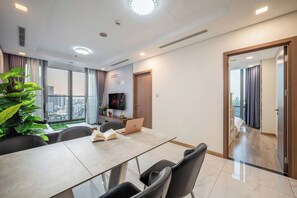 Deluxe Apartment, 2 Bedrooms, Balcony, City View | Dining - LANDMARK 81 Signature Residence (Binh Thanh)