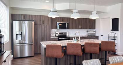 Trailhead Basecamp for Families: Minutes to Snowbasin, Trails & Downtown Ogden