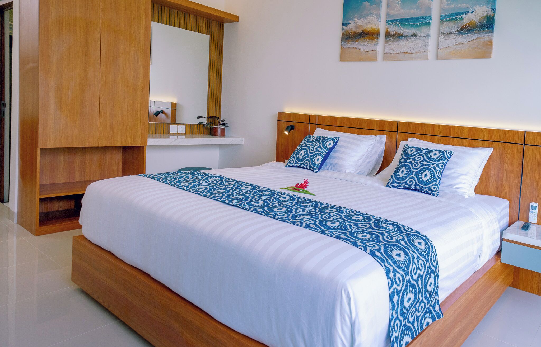 Deluxe Double Room, 1 King Bed, Air conditioning, Garden View | Desk, laptop workspace