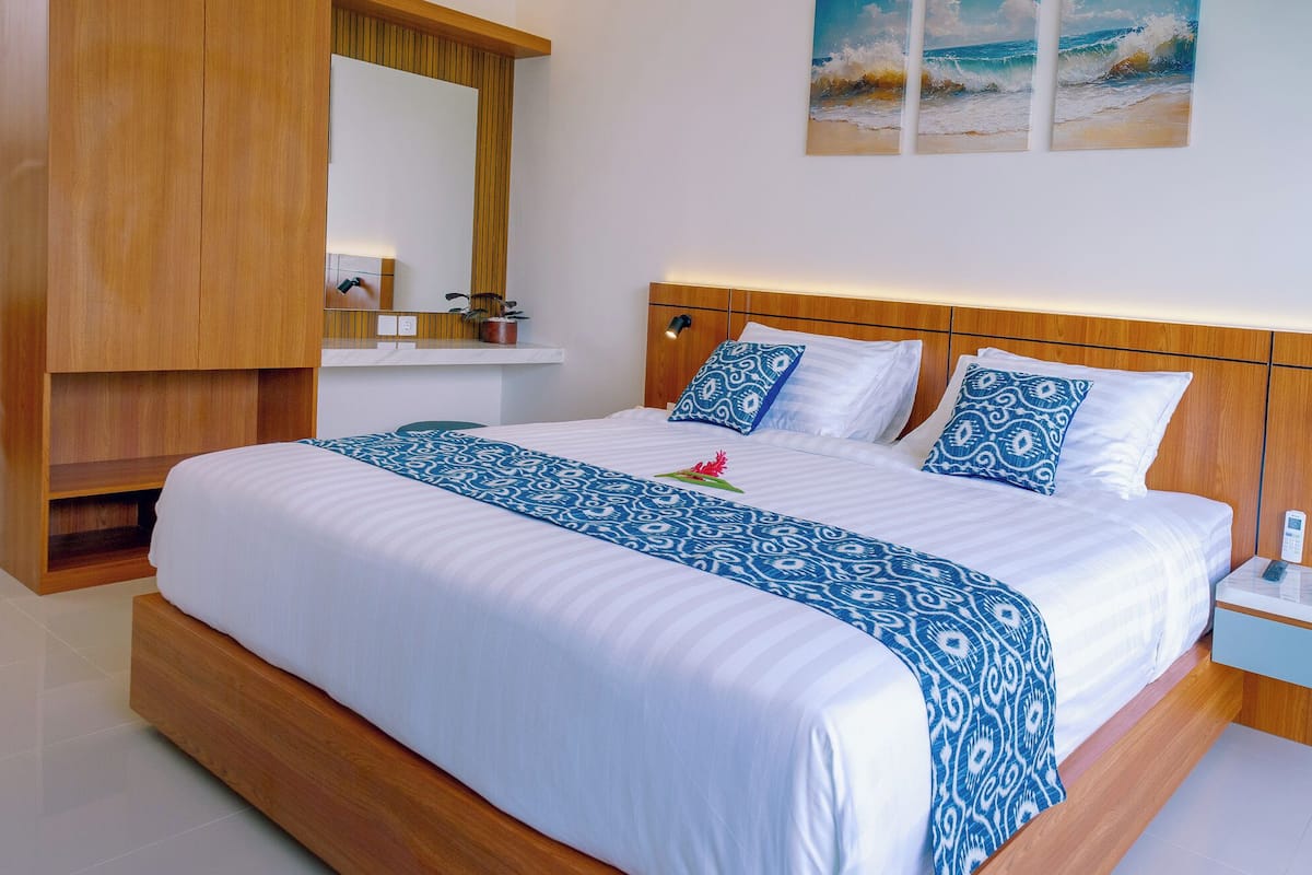 Deluxe Double Room, 1 King Bed, Air conditioning, Garden View | Desk, laptop workspace