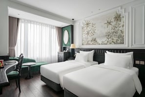Desk, free WiFi - Luxe Paradise Suites Hotel & Spa (Ba Dinh)