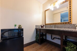 Chambre, 1 très grand lit, fumeur