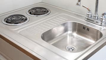 Suite, 1 King Bed, Non Smoking, Kitchenette | Private kitchenette