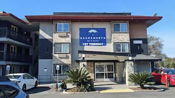 Fachada de la propiedad