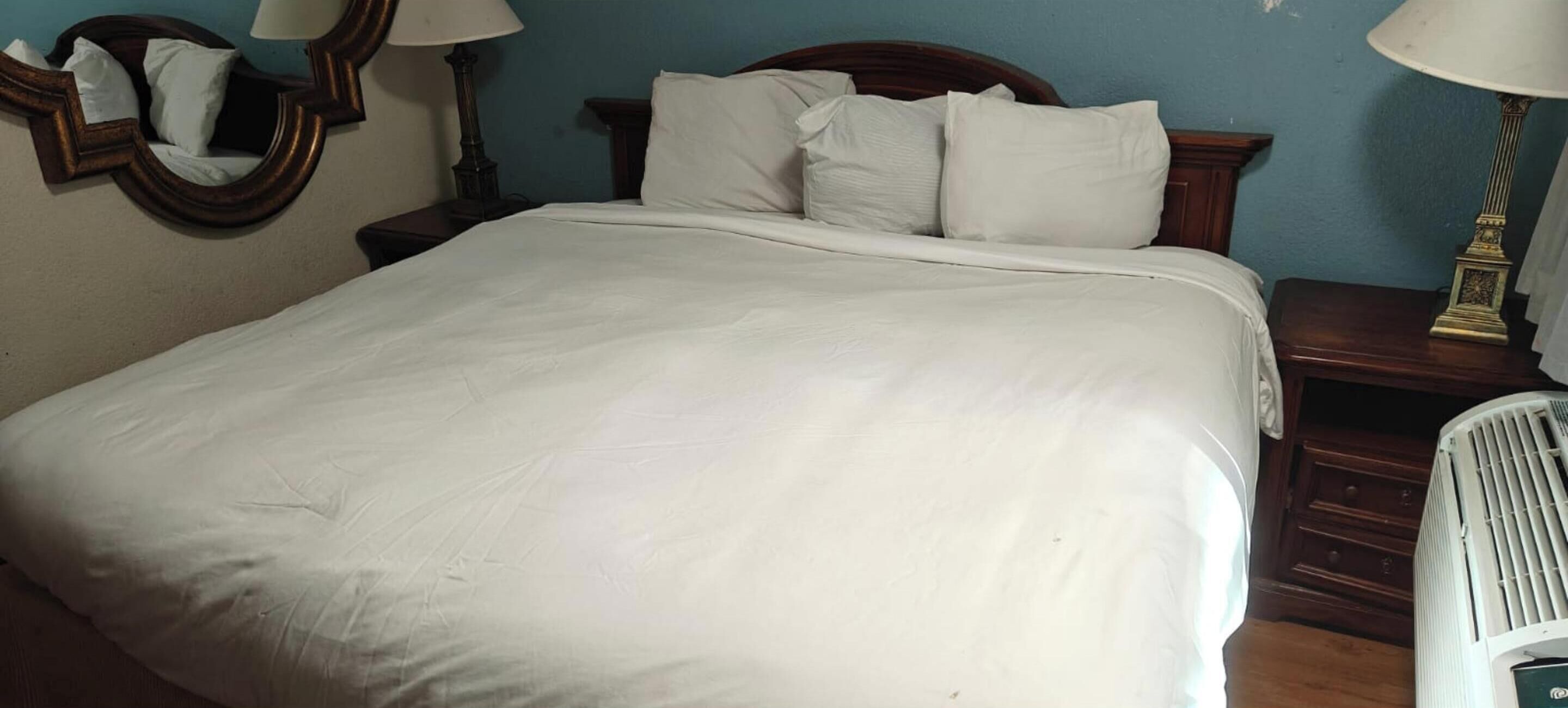 Huone, 1 keskisuuri parisänky, tupakointi kielletty