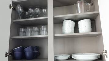 Deluxe Double Studio | Private kitchen | Fridge, microwave, oven, stovetop