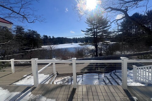 Charming cottage with a spacious deck overlooking the Megunticook River