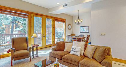 Stunning Dog-Friendly Shaver Lake Home with Deck, Garage, Gourmet Kitchen