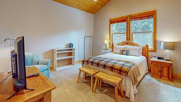 4 bedrooms, iron/ironing board, internet, bed sheets