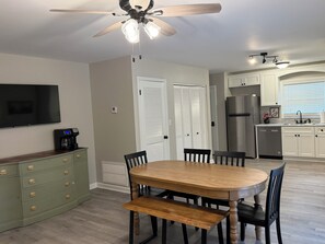 Dining - The Hunt Club-3 miles from GSU, Pet friendly, Pool Table (Statesboro)