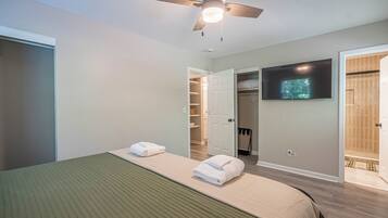 3 bedrooms, iron/ironing board, WiFi, bed sheets