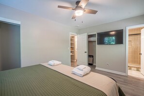 3 bedrooms, iron/ironing board, WiFi, bed sheets - The Hunt Club-Near GSU, Pool Table, Fenced yard (Statesboro)