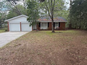 Exterior - The Hunt Club-3 miles from GSU, Pet friendly, Pool Table (Statesboro)