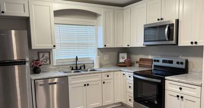 The Hunt Club-Near GSU, Pool Table, Fenced yard