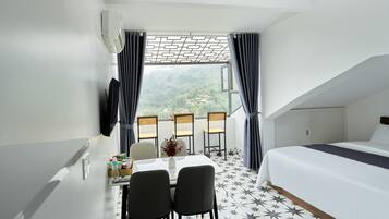 6 bedrooms, WiFi, bed sheets