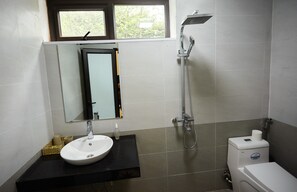 Dusche, Haartrockner, Bidet, Handtücher