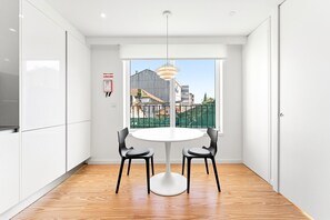 Dining - GuestReady - Modern Retreat in Vila Nova de Gaia (Vila Nova de Gaia)