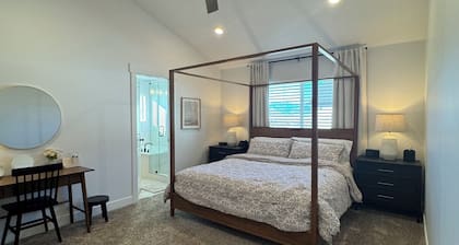 Cozy Winter Escape, New Build with 3 Car Garage