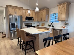 Private kitchen - Cozy Winter Escape, New Build with 3 Car Garage (Tooele)