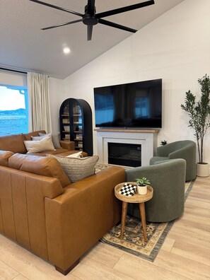 Living area - Cozy Winter Escape, New Build with 3 Car Garage (Tooele)