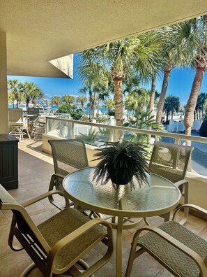 Outdoor dining - Totally Beachin' 2BR 2BA Norriego Point (Destin)
