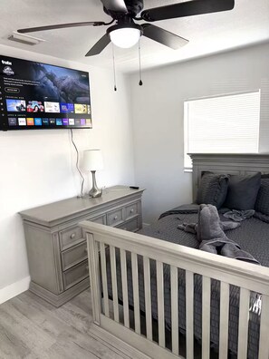 4 Schlafzimmer, Bügeleisen/Bügelbrett, kostenloses WLAN, Bettwäsche