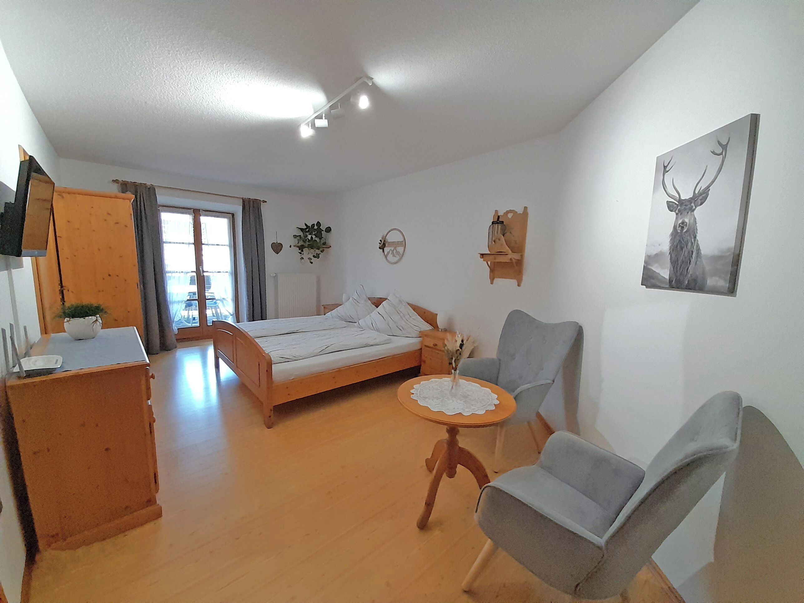 Ferienwohnung #3 Wohn-/Schlafraum, sep. Küche, West-Balkon,Aufzug im Haus 30 qm-Wohn- und Schlafraum mit Balkon