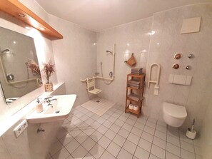 Dusche, Haartrockner, Handtücher