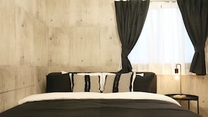 A bedroom with a bed, a nightstand, a lamp, and a window with curtains. - AirHOMETOKYO EBISU 101 (Tokyo)