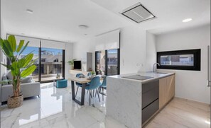 Private kitchen - Stunning Penthouse
Apartment - sea views, spa, gym (Orihuela)
