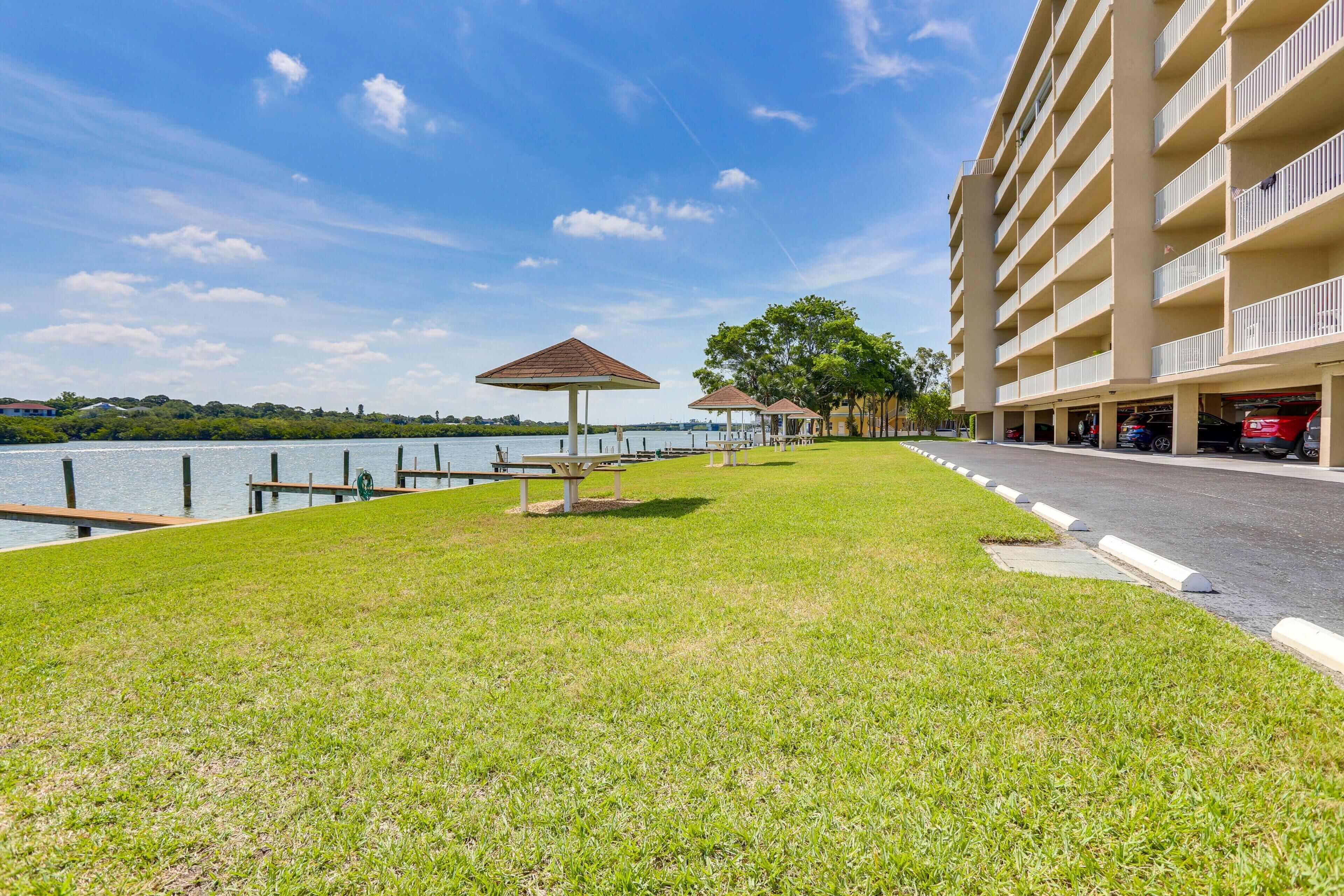 Condo, Multiple Beds (Bayshore Yacht & Tennis 211 - Premier) | Property grounds