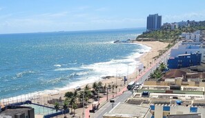 On the beach - Exclusive and comfortable. Deluxe, ocean view, for executives and discerning guests. SM (Salvador)
