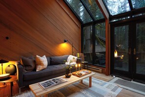 Smart TV, fireplace, books - Skywood– Mid-Century Modern Retreat with Sauna | Fireplace | Forest Views (Deming)