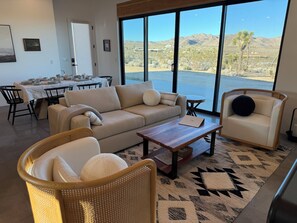 Smart TV, video games, books, stereo - Luxe Joshua Tree Escape - Pool & Spa, Near JT Nat'l Park, Honeymoon (Joshua Tree)
