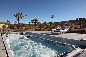 Bain à remous extérieur