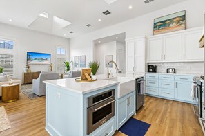 Fridge, microwave, oven, stovetop - Luxury Palmilla home w/ gas grill & views - pool, gym, beach, & golf access (Port Aransas)